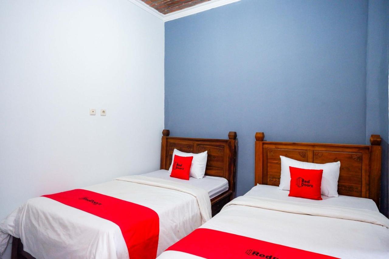 Hotel Reddoorz At Pakuncen Malioboro Yogyakarta Extérieur photo