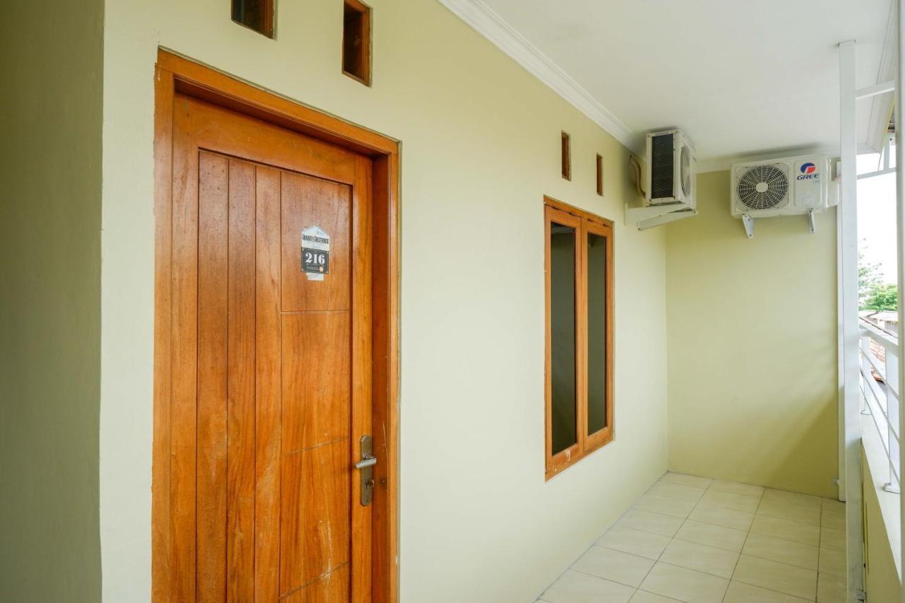 Hotel Reddoorz At Pakuncen Malioboro Yogyakarta Extérieur photo