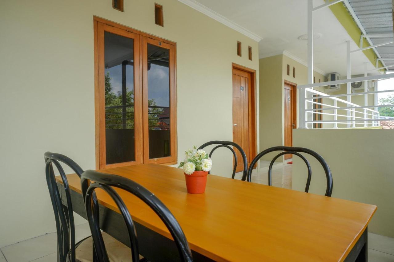 Hotel Reddoorz At Pakuncen Malioboro Yogyakarta Extérieur photo